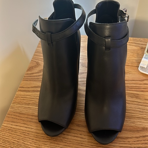 Michael Kors Heels - Picture 2 of 8